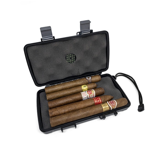 Travel Humidor XIKAR + 5 cigars,Montecristo Double Edmundo,Trinidad Coloniales,Hoyo De Monterrey Epicure Especial,Partagas Serie P N°2,Romeo Y Julieta Churchill.
